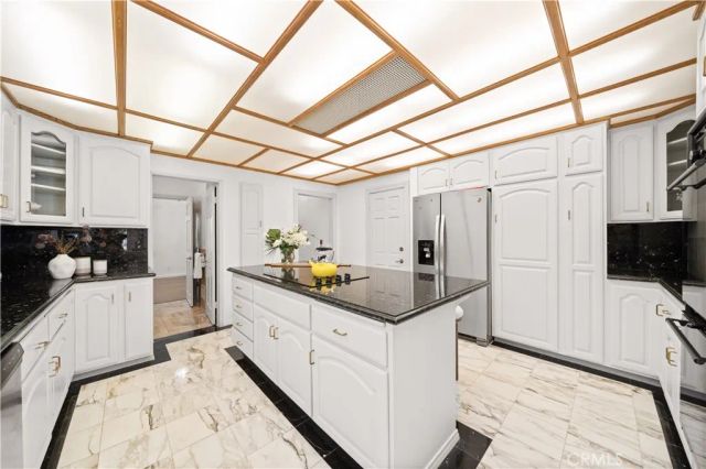 2915 Woodlawn Avenue, San Marino, CA 91108