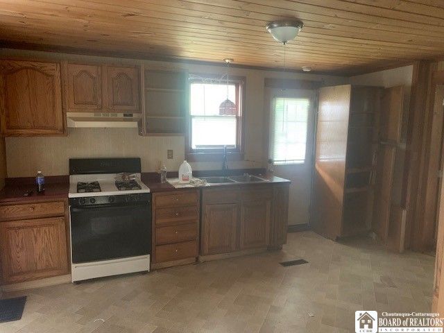 13 Charles Street, Jamestown, NY 14701