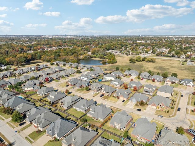 3309 W Knoxville Street W, Broken Arrow, OK 74012