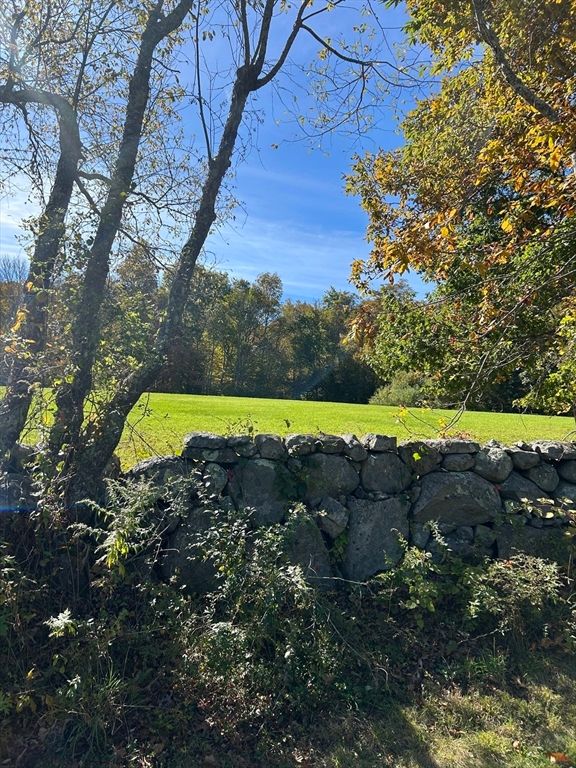 8 Strawberry Ln, Westport, MA 02790