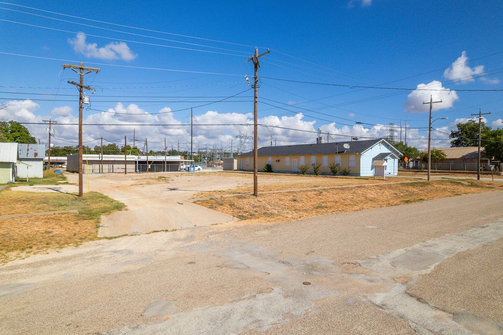 Image 9 of property listing at 000 Strong Avenue, Ballinger, TX 76821