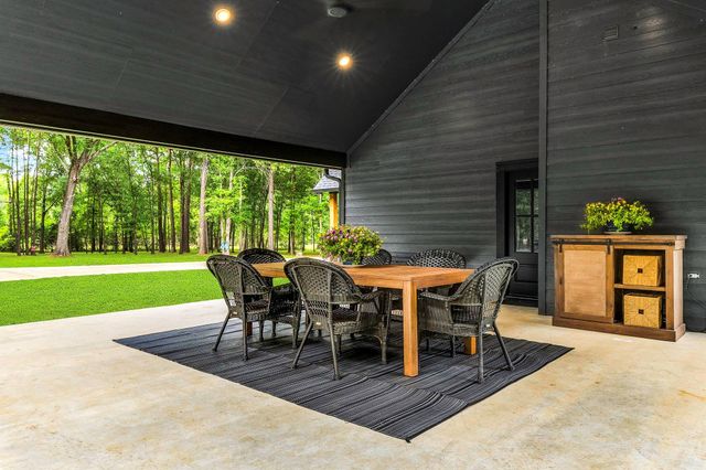 22797 Sharp Road, Montgomery, TX 77356