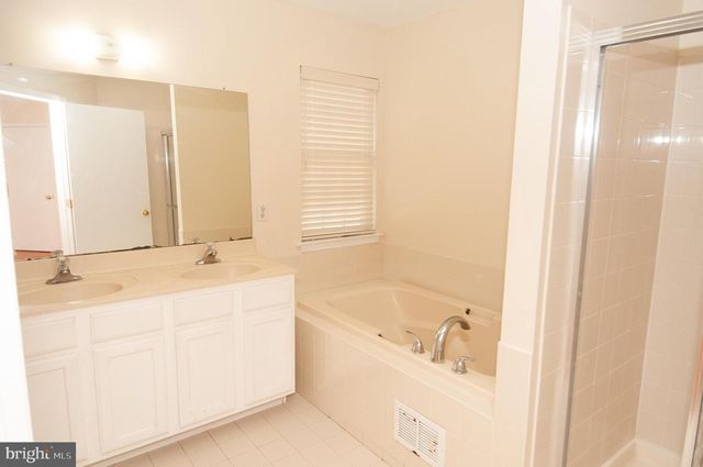 17 YORKSHIRE VILLAGE, Lawrence Township, NJ 08648