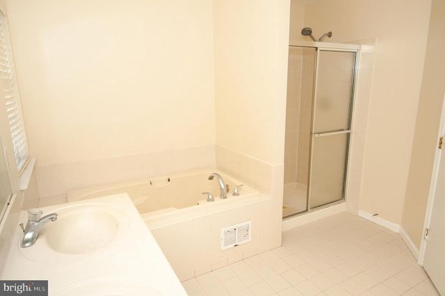 17 YORKSHIRE VILLAGE, Lawrence Township, NJ 08648