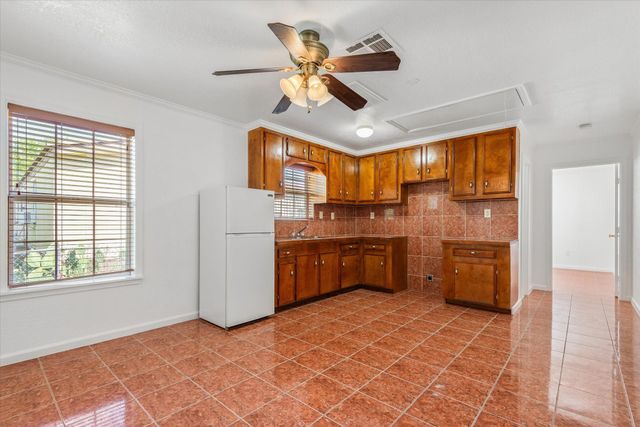 2701 Almendares Avenue, Pasadena, TX 77506