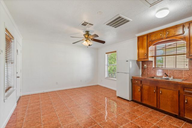 2701 Almendares Avenue, Pasadena, TX 77506