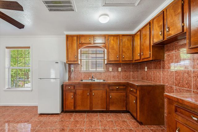 2701 Almendares Avenue, Pasadena, TX 77506