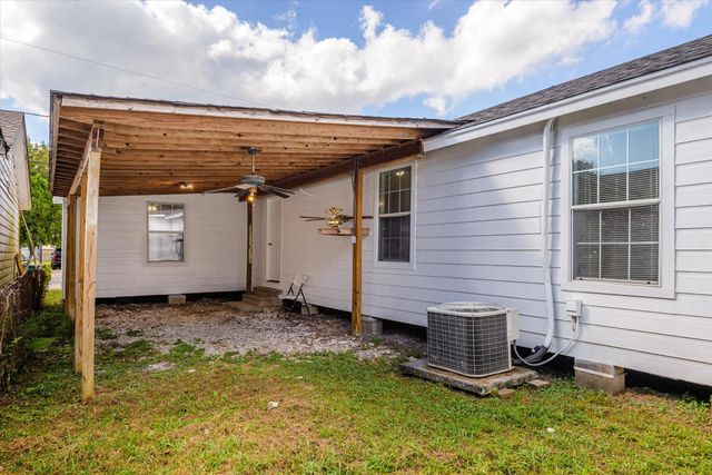 2701 Almendares Avenue, Pasadena, TX 77506