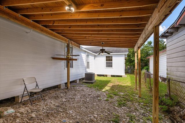 2701 Almendares Avenue, Pasadena, TX 77506