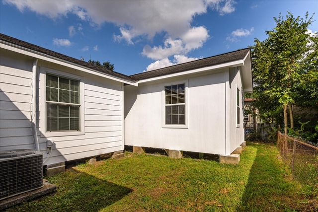 2701 Almendares Avenue, Pasadena, TX 77506