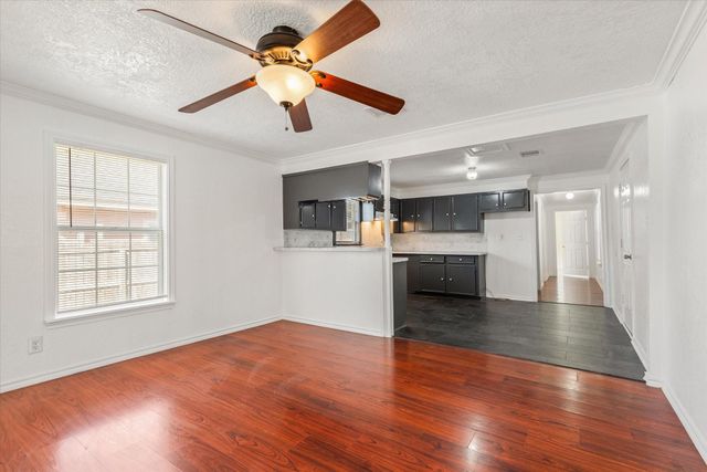 2701 Almendares Avenue, Pasadena, TX 77506