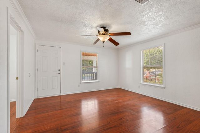 2701 Almendares Avenue, Pasadena, TX 77506