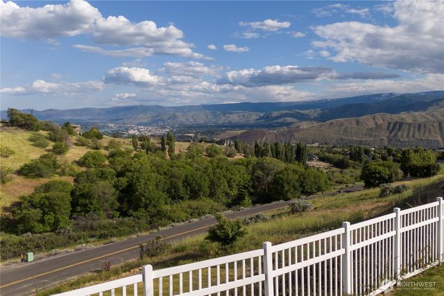 1093 Rue Jolie, Wenatchee, WA 98801