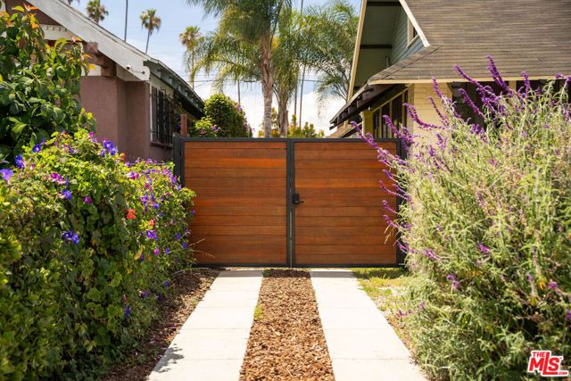 2122 W 29th Street, Los Angeles, CA 90018