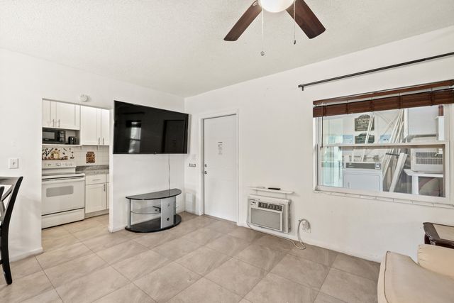 1021 NE 24th Avenue 12, Pompano Beach, FL 33062