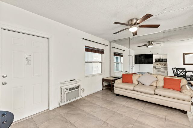 1021 NE 24th Avenue 12, Pompano Beach, FL 33062