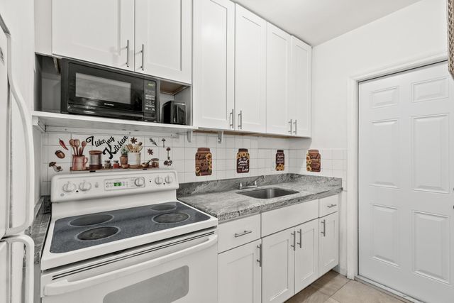 1021 NE 24th Avenue 12, Pompano Beach, FL 33062