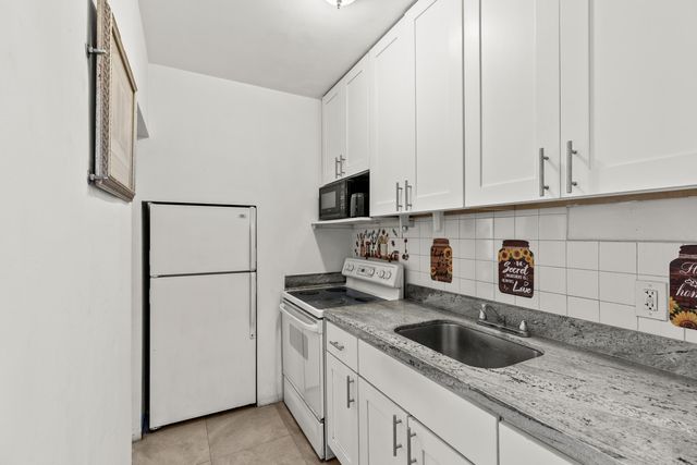 1021 NE 24th Avenue 12, Pompano Beach, FL 33062