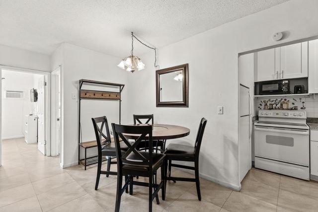 1021 NE 24th Avenue 12, Pompano Beach, FL 33062