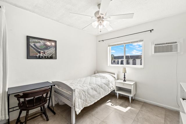1021 NE 24th Avenue 12, Pompano Beach, FL 33062