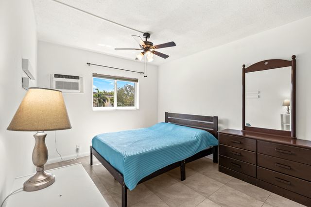 1021 NE 24th Avenue 12, Pompano Beach, FL 33062