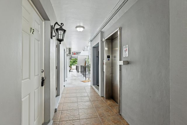 1021 NE 24th Avenue 12, Pompano Beach, FL 33062