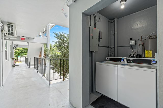 1021 NE 24th Avenue 12, Pompano Beach, FL 33062