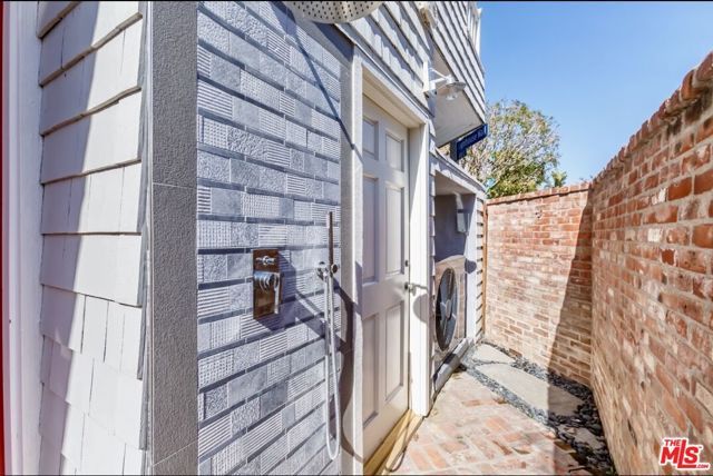 4219 Roma Court, Los Angeles, CA 90292