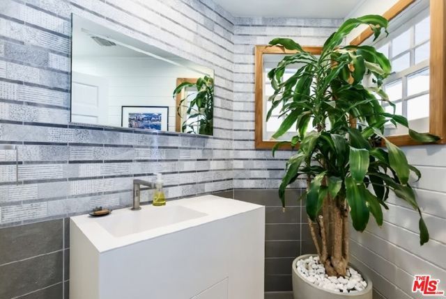 4219 Roma Court, Los Angeles, CA 90292