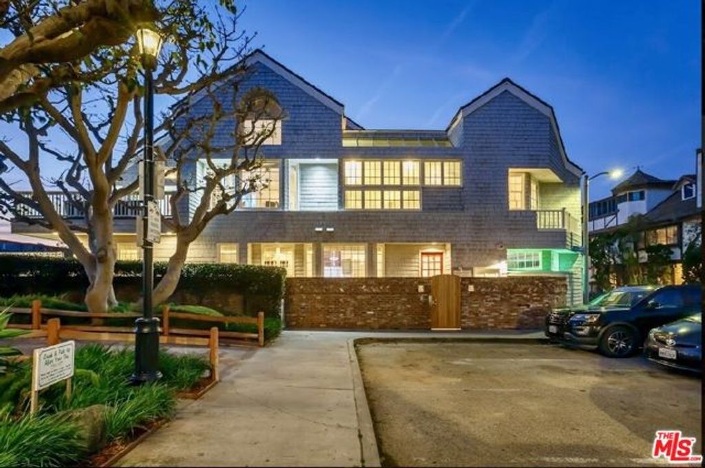 4219 Roma Court, Los Angeles, CA 90292