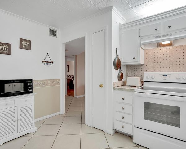 2061 NW 47th Terrace 103, Lauderhill, FL 33313