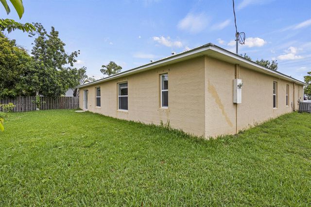 2134 SW Savage Boulevard, Port St. Lucie, FL 34953