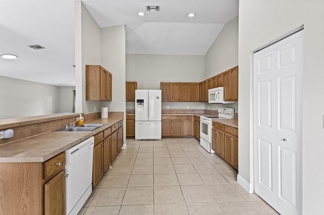 2134 SW Savage Boulevard, Port St. Lucie, FL 34953