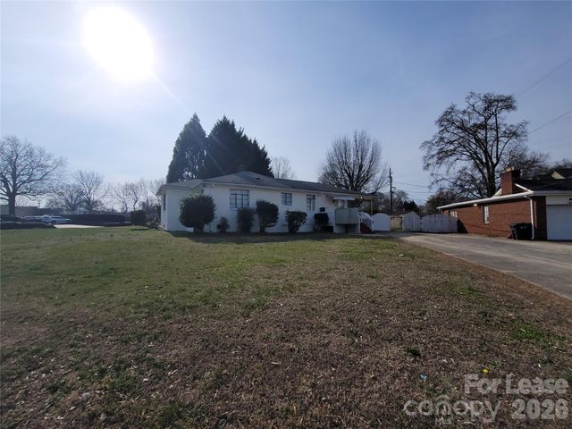 1348 E Woodlawn Road, Charlotte, NC 28209