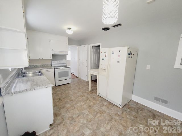 1348 E Woodlawn Road, Charlotte, NC 28209