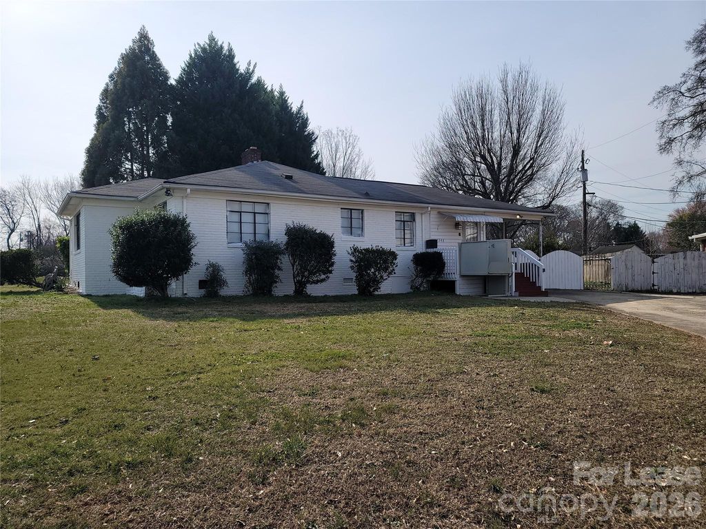 1348 E Woodlawn Road, Charlotte, NC 28209