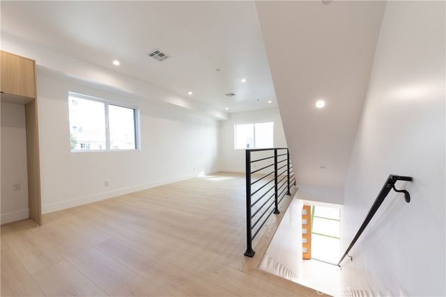 5209 W 20th Street 2, Los Angeles, CA 90016