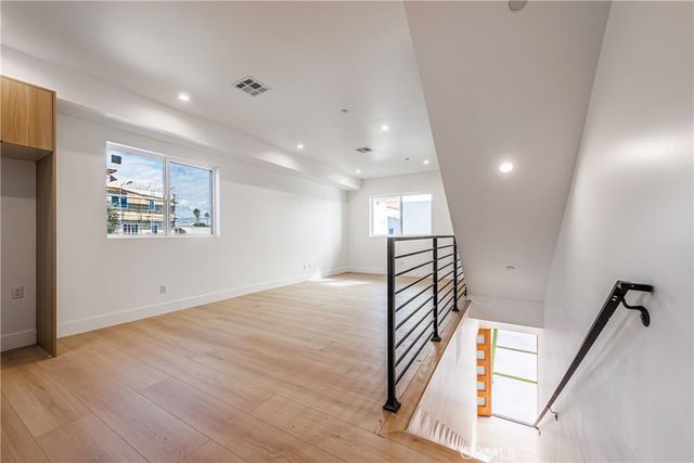 5209 W 20th Street 2, Los Angeles, CA 90016