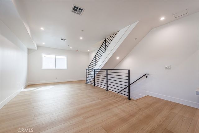 5209 W 20th Street 2, Los Angeles, CA 90016