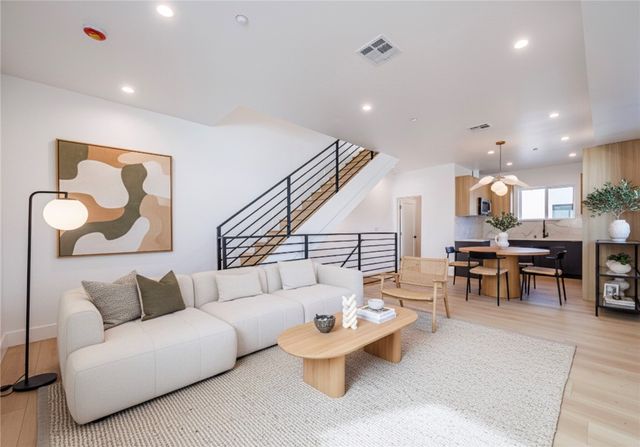 5209 W 20th Street 2, Los Angeles, CA 90016