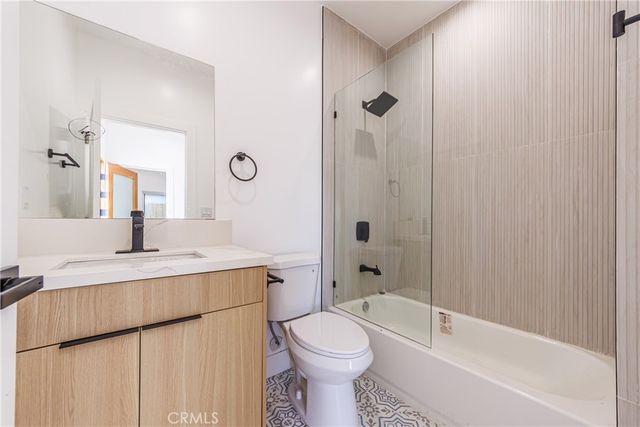 5209 W 20th Street 2, Los Angeles, CA 90016