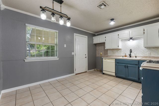 28637 E 137th Street, Coweta, OK 74429