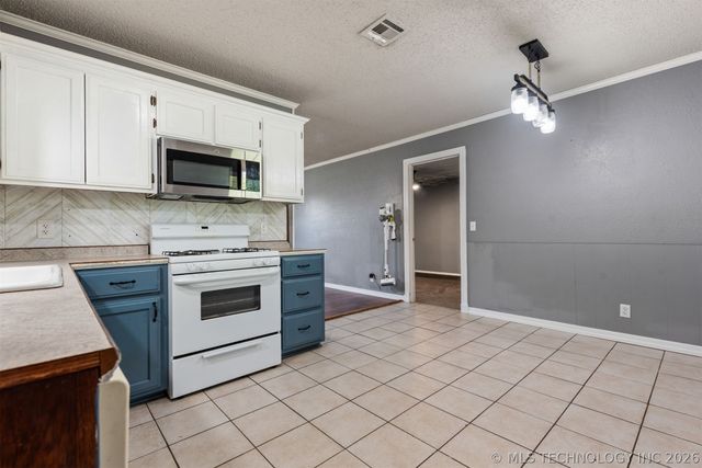 28637 E 137th Street, Coweta, OK 74429