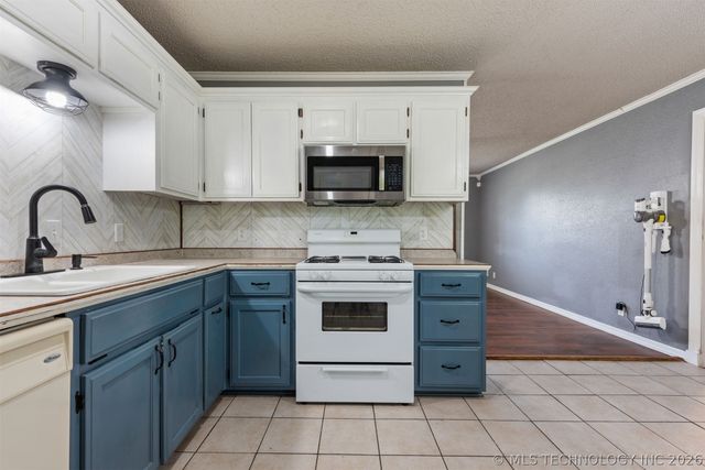 28637 E 137th Street, Coweta, OK 74429