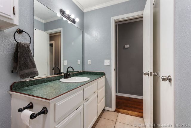 28637 E 137th Street, Coweta, OK 74429