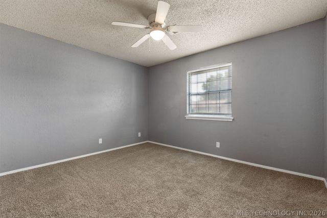 28637 E 137th Street, Coweta, OK 74429