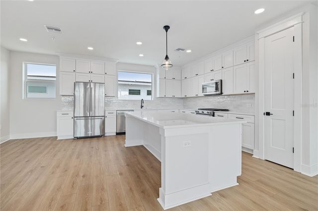 17 29TH STREET N Lot 8, St Petersburg, FL 33713