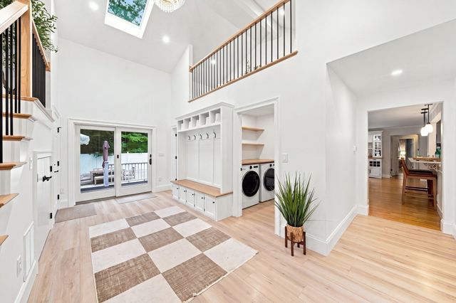 55 Lucerne Dr, Andover, MA 01810
