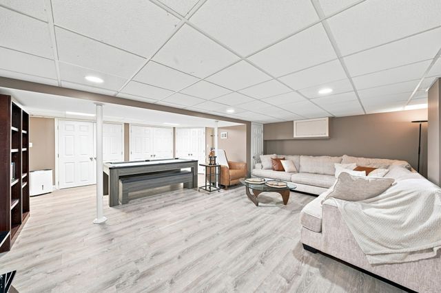 55 Lucerne Dr, Andover, MA 01810