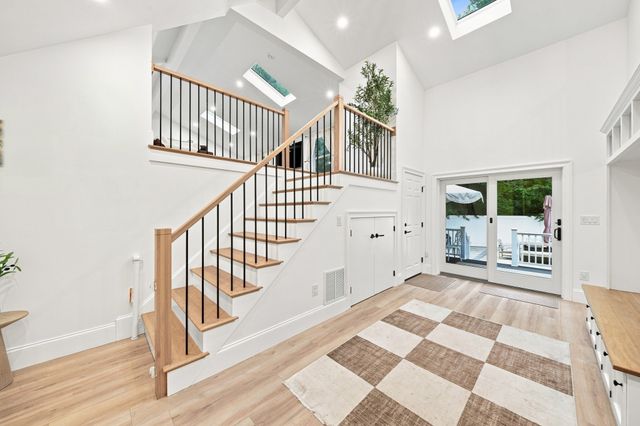 55 Lucerne Dr, Andover, MA 01810